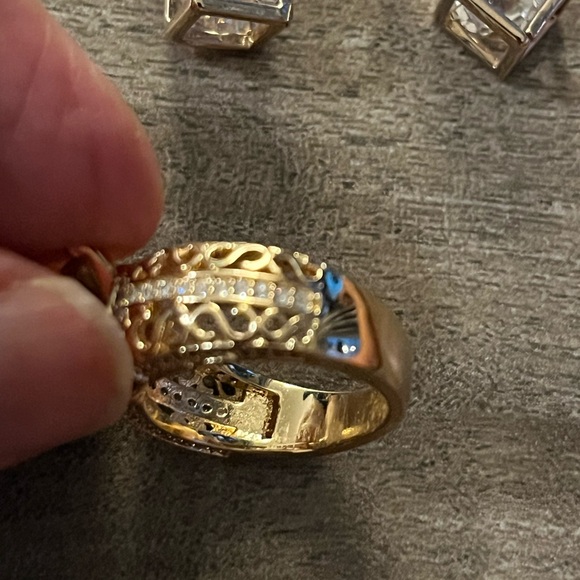 BLING ring and earrings set. Gorgeous deep yellow stone. Size 6.5 - Picture 5 of 6